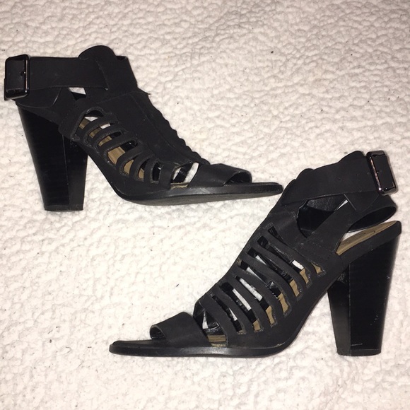 Black heels - Picture 2 of 5